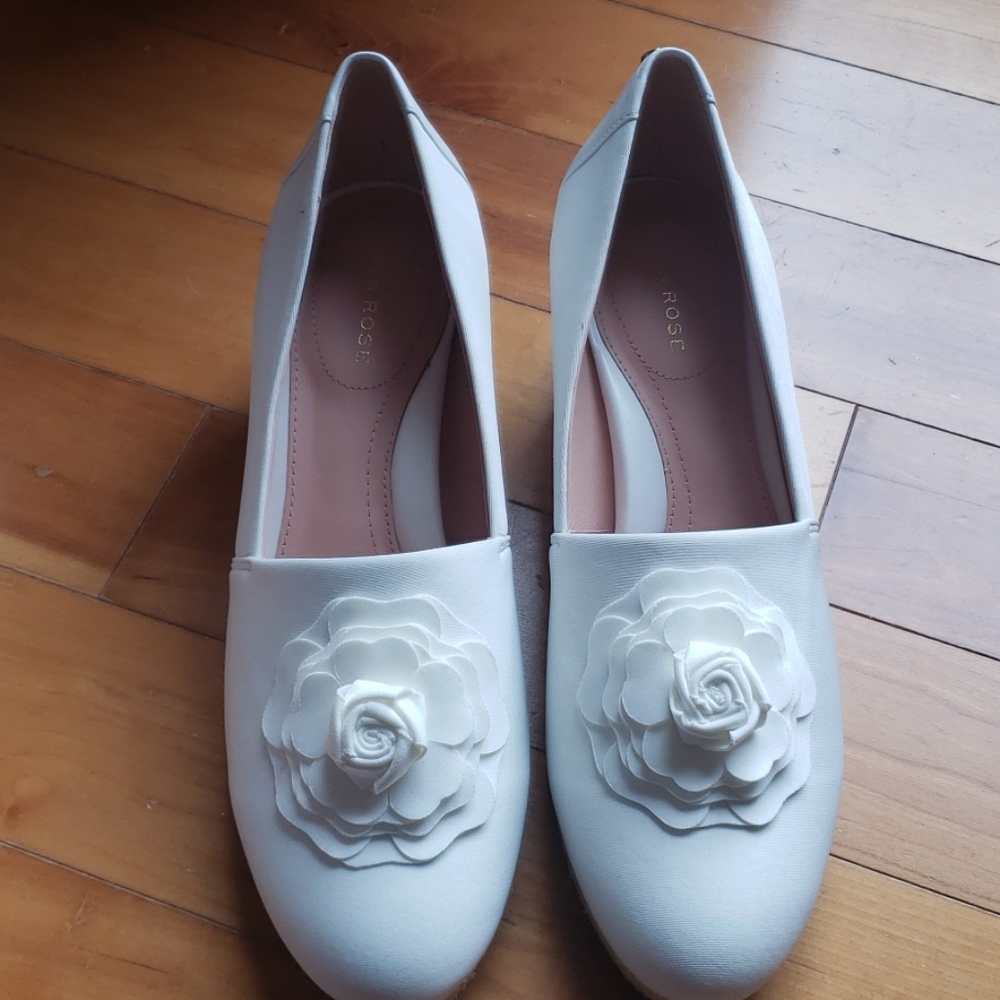 White Taryn Rose shoes sz 10M